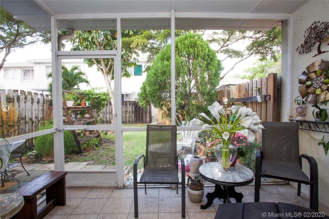 Recently Sold: $250,000 (2 beds, 2 baths, 1304 Square Feet)