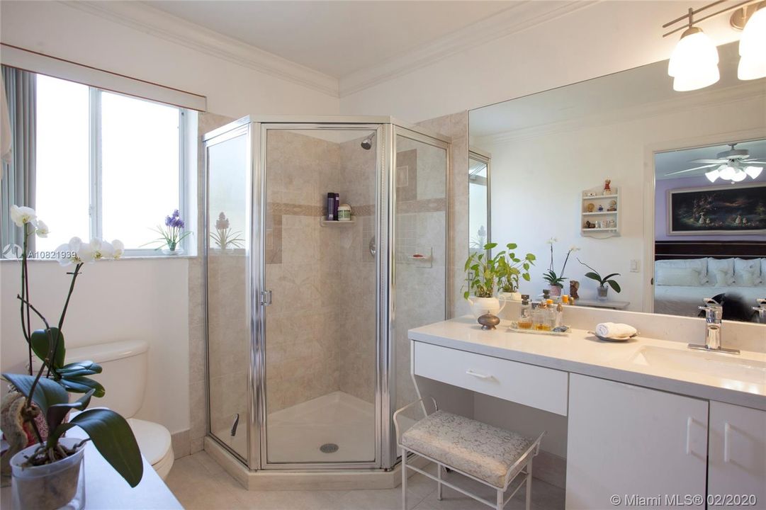 Recently Sold: $250,000 (2 beds, 2 baths, 1304 Square Feet)