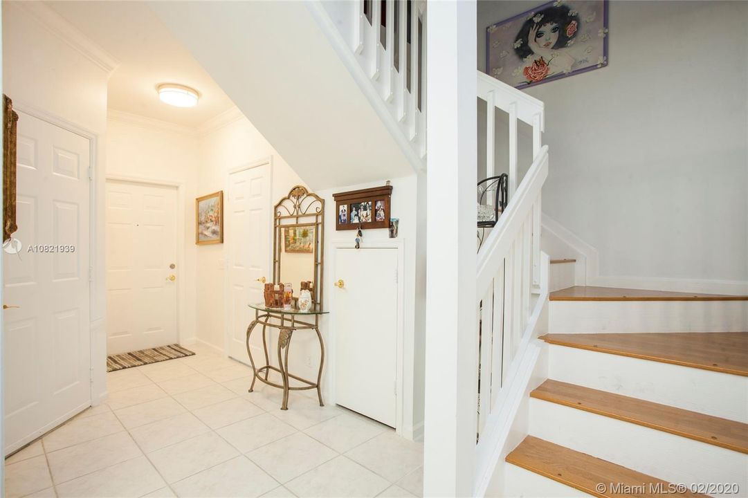 Recently Sold: $250,000 (2 beds, 2 baths, 1304 Square Feet)