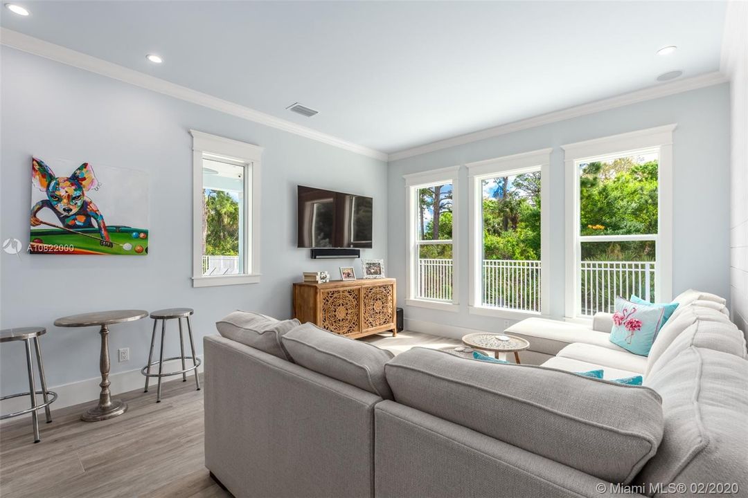 Recently Sold: $1,465,000 (3 beds, 3 baths, 3716 Square Feet)