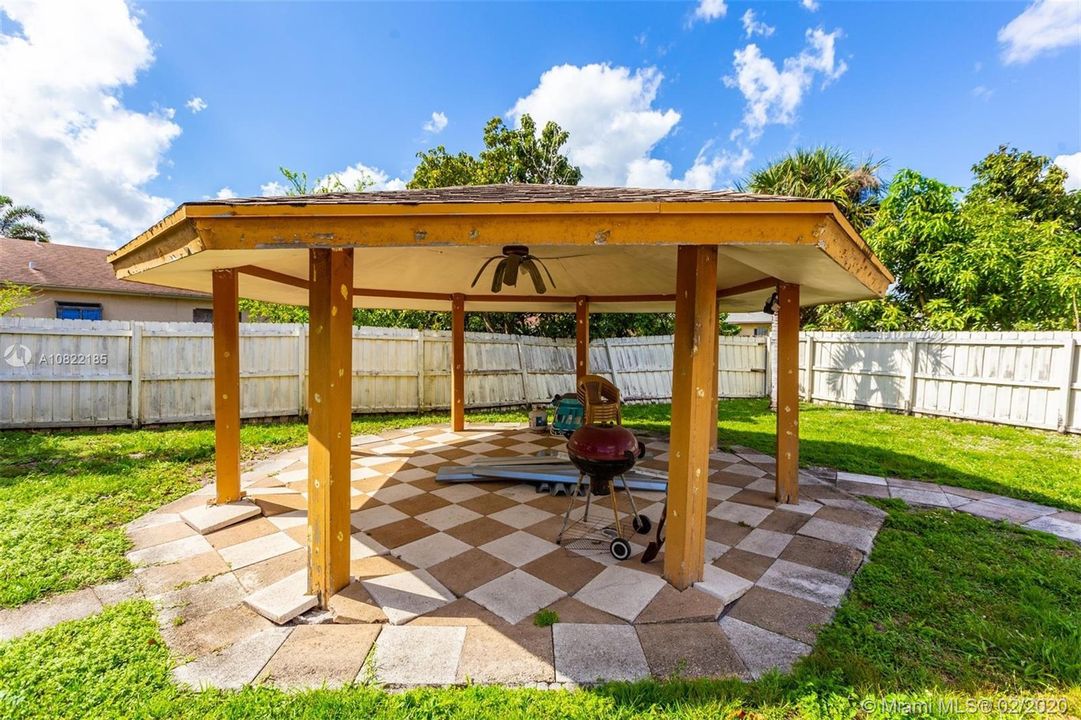 Недавно продано: $278,000 (4 спален, 2 ванн, 1417 Квадратных фут)