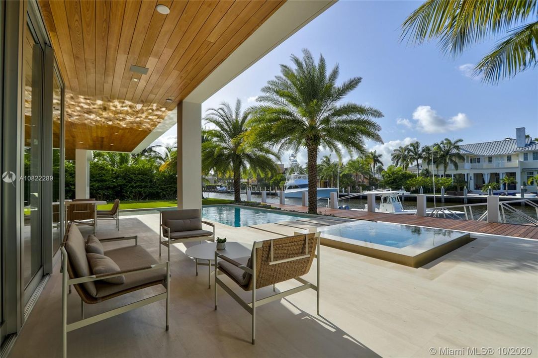 Vendido Recientemente: $6,690,000 (5 camas, 6 baños, 6548 Pies cuadrados)