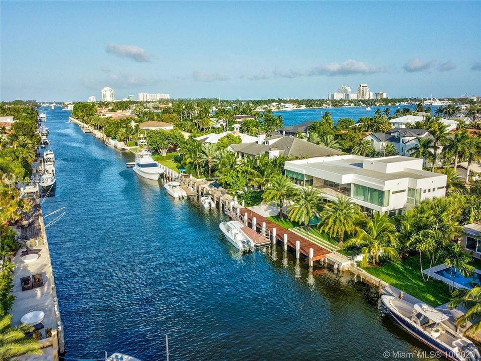 Vendido Recientemente: $6,690,000 (5 camas, 6 baños, 6548 Pies cuadrados)