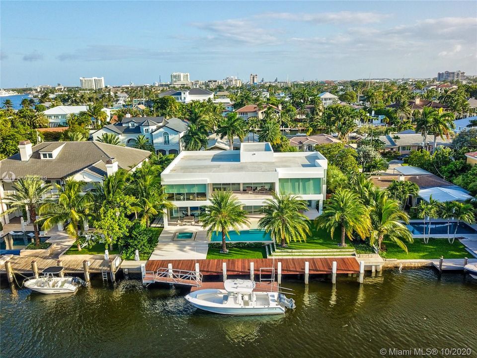 Vendido Recientemente: $6,690,000 (5 camas, 6 baños, 6548 Pies cuadrados)