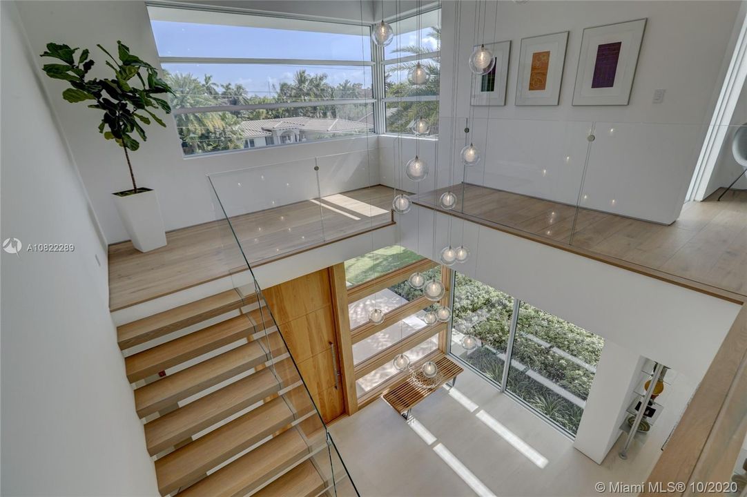 Dramatic volume foyer