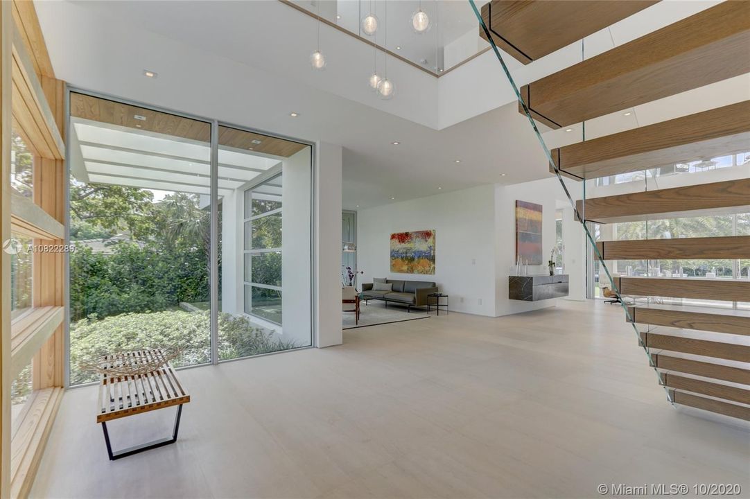 Organic architectural lines & repeating linear horizontal windows. Volume ceiling at foyer