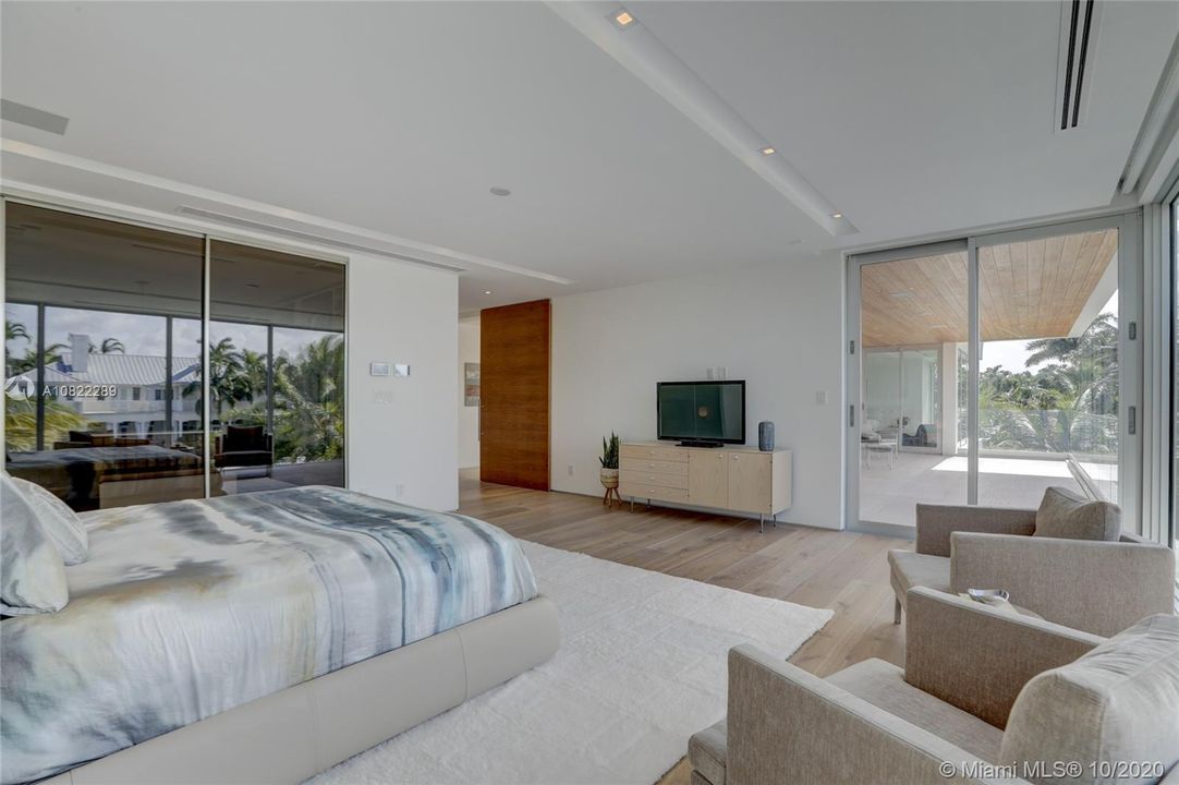 Master bedroom w/ balcony - smoked glass doors to closet