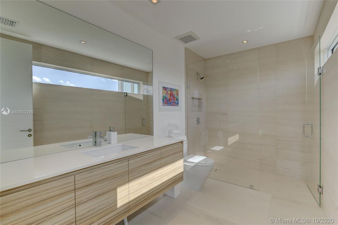 Bathroom #4 upstairs ensuite