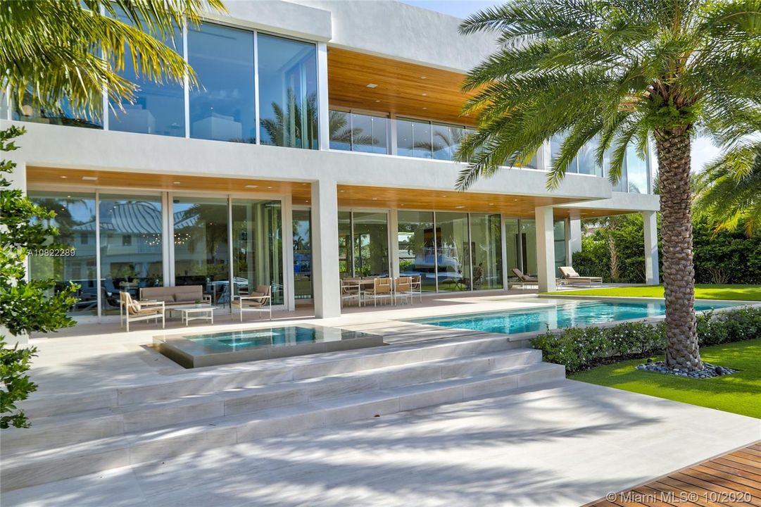 Vendido Recientemente: $6,690,000 (5 camas, 6 baños, 6548 Pies cuadrados)