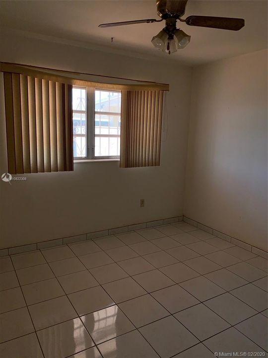 Недавно продано: $230,000 (2 спален, 1 ванн, 964 Квадратных фут)