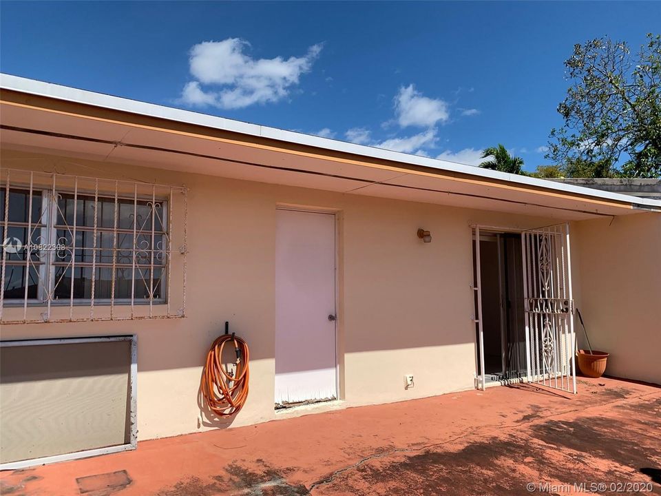 Недавно продано: $230,000 (2 спален, 1 ванн, 964 Квадратных фут)