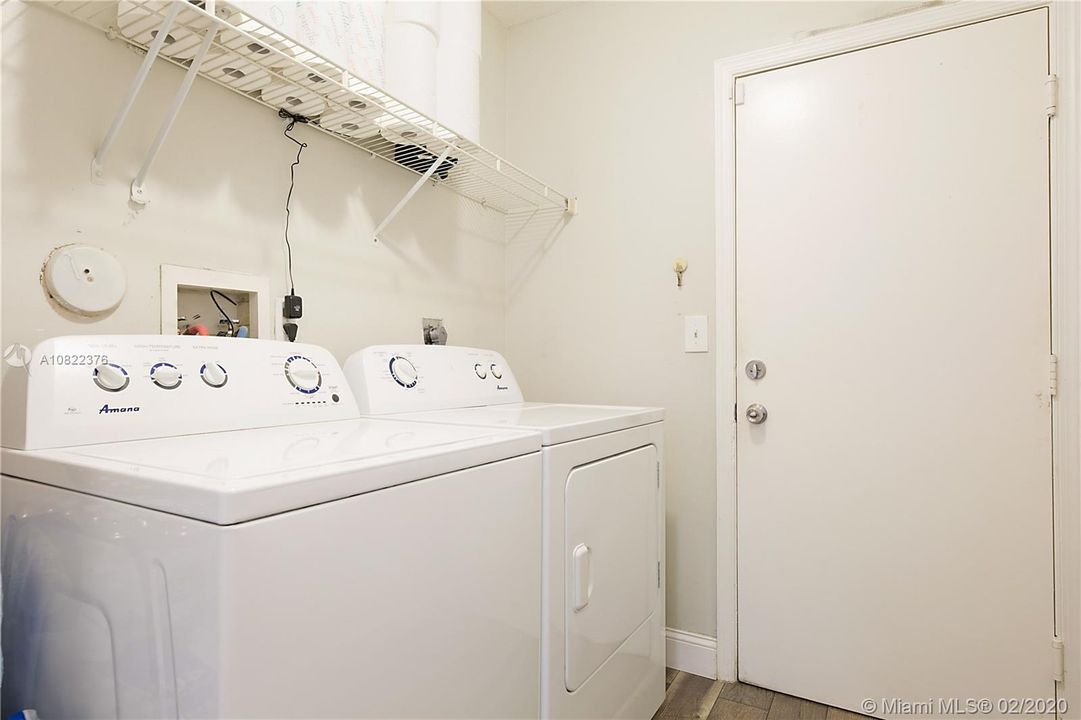 Vendido Recientemente: $350,000 (3 camas, 2 baños, 1710 Pies cuadrados)