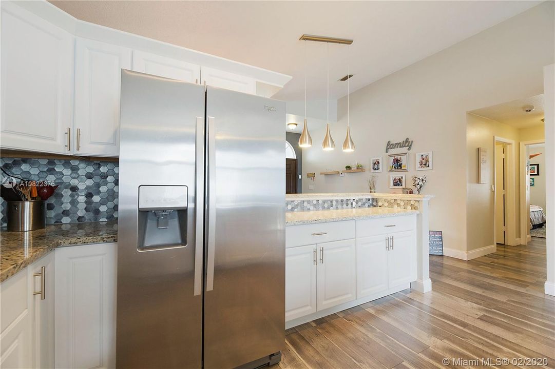 Vendido Recientemente: $350,000 (3 camas, 2 baños, 1710 Pies cuadrados)