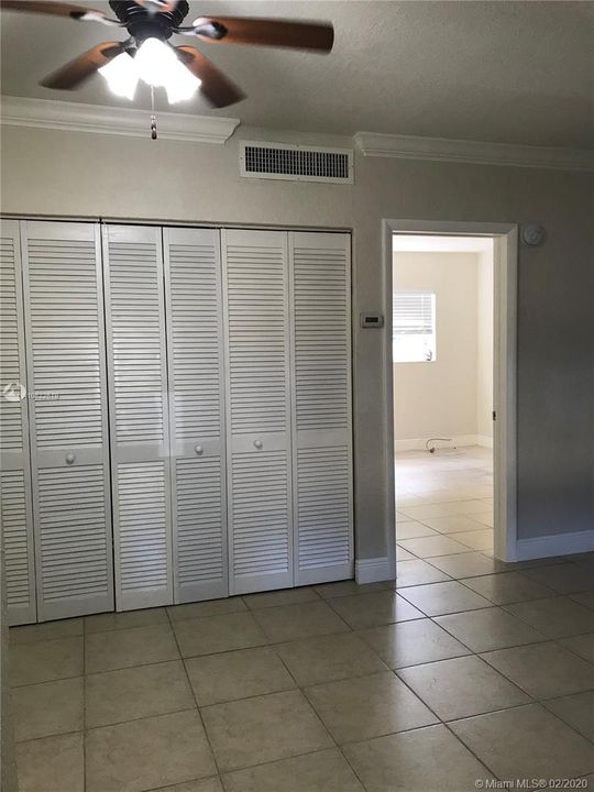 CLOSET/WITH STORAGE SHELVING