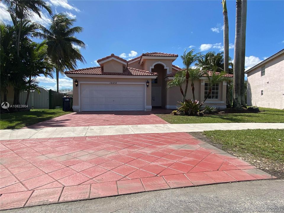 Recently Rented: $3,000 (3 beds, 2 baths, 1790 Square Feet)