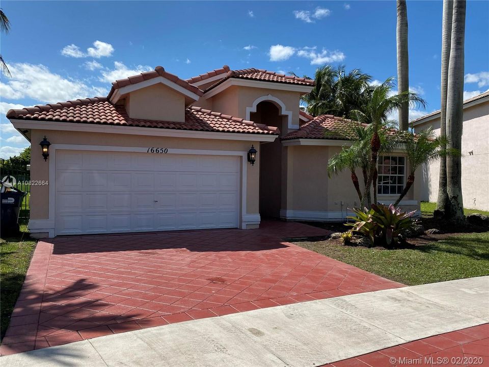 Recently Rented: $3,000 (3 beds, 2 baths, 1790 Square Feet)