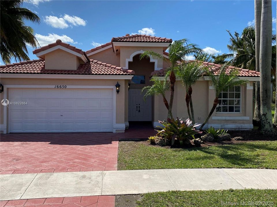 Recently Rented: $3,000 (3 beds, 2 baths, 1790 Square Feet)