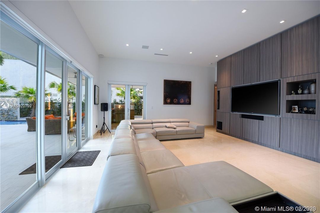 Recently Sold: $1,480,000 (5 beds, 6 baths, 3638 Square Feet)