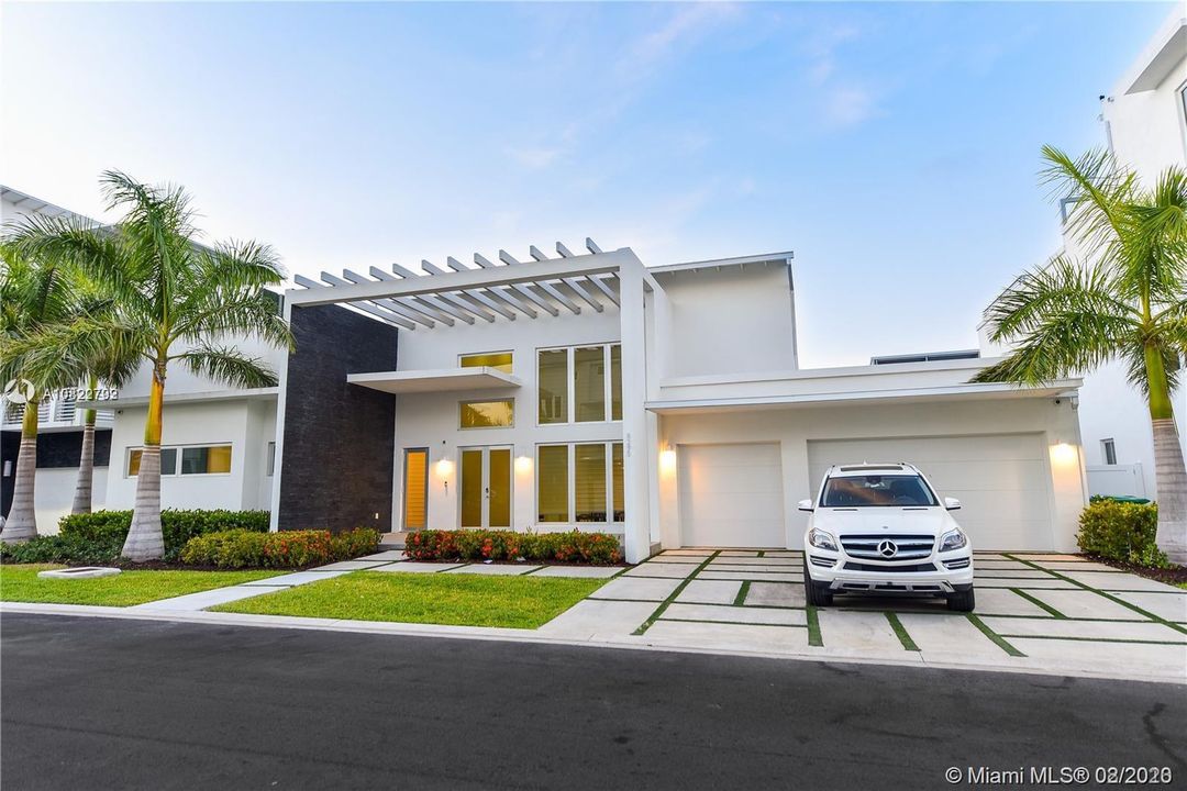 Recently Sold: $1,480,000 (5 beds, 6 baths, 3638 Square Feet)