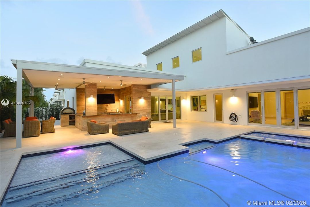 Recently Sold: $1,480,000 (5 beds, 6 baths, 3638 Square Feet)