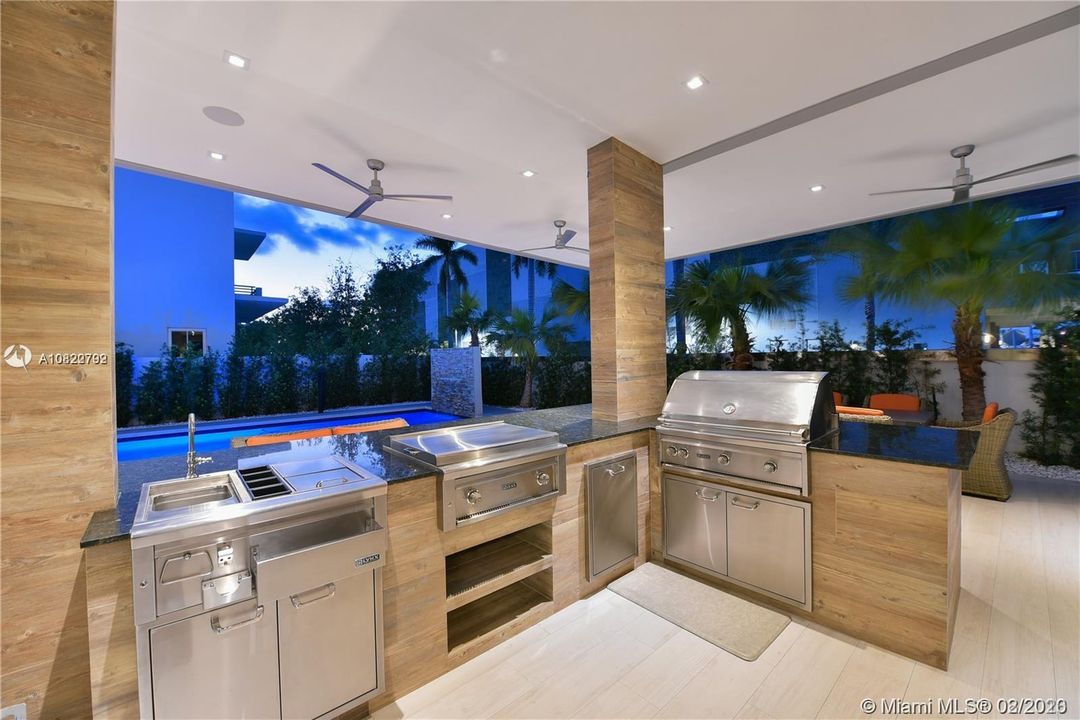 Recently Sold: $1,480,000 (5 beds, 6 baths, 3638 Square Feet)