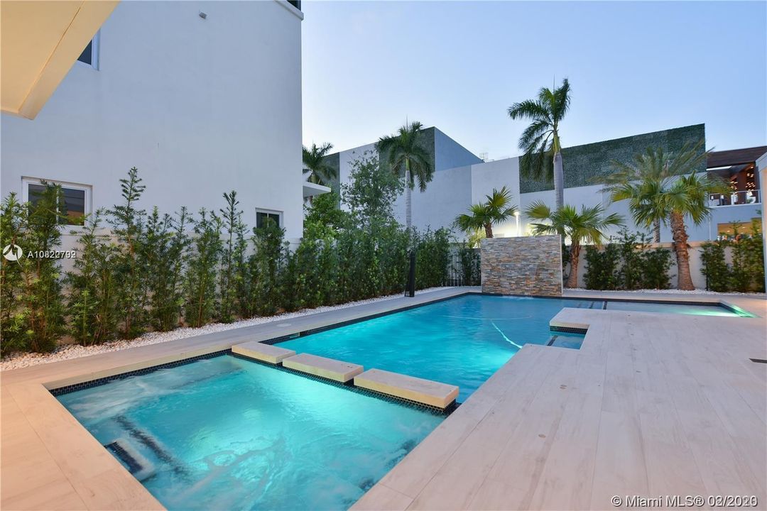 Recently Sold: $1,480,000 (5 beds, 6 baths, 3638 Square Feet)