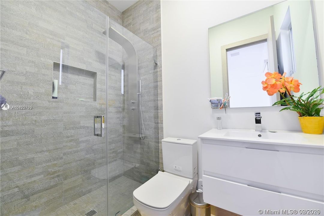 Recently Sold: $1,480,000 (5 beds, 6 baths, 3638 Square Feet)