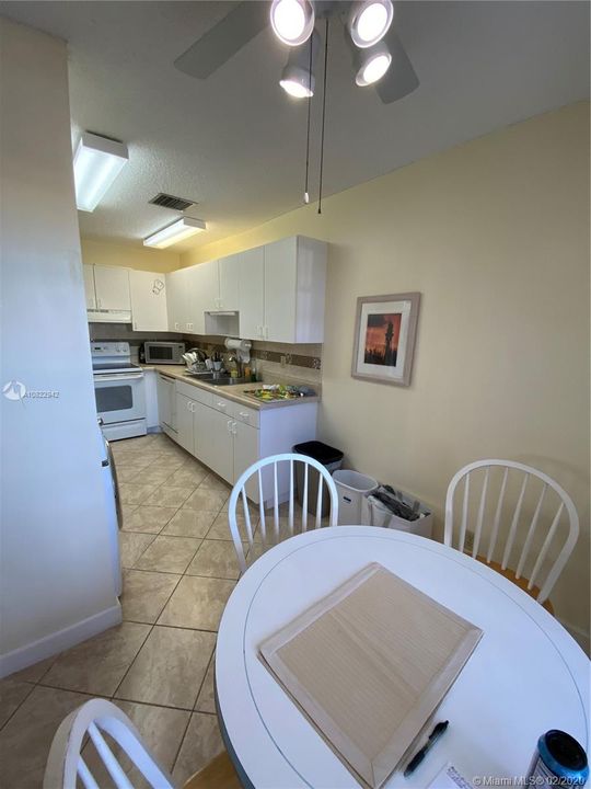 Recently Rented: $1,300 (2 beds, 2 baths, 1148 Square Feet)