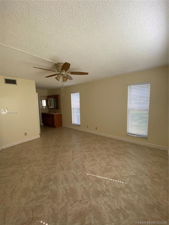 Recently Rented: $1,300 (2 beds, 2 baths, 1148 Square Feet)