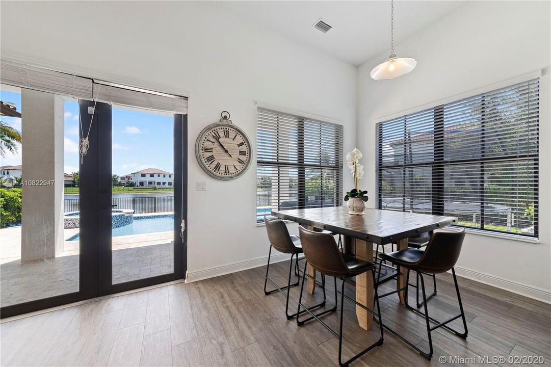 Recently Sold: $775,000 (4 beds, 3 baths, 2860 Square Feet)