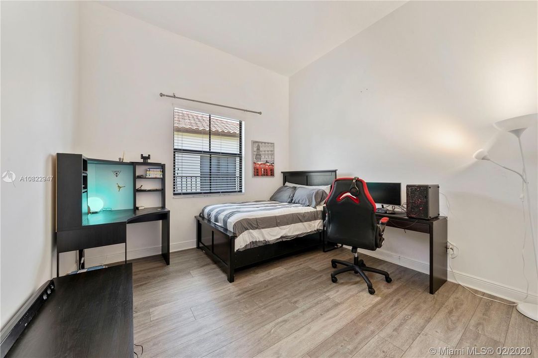 Recently Sold: $775,000 (4 beds, 3 baths, 2860 Square Feet)