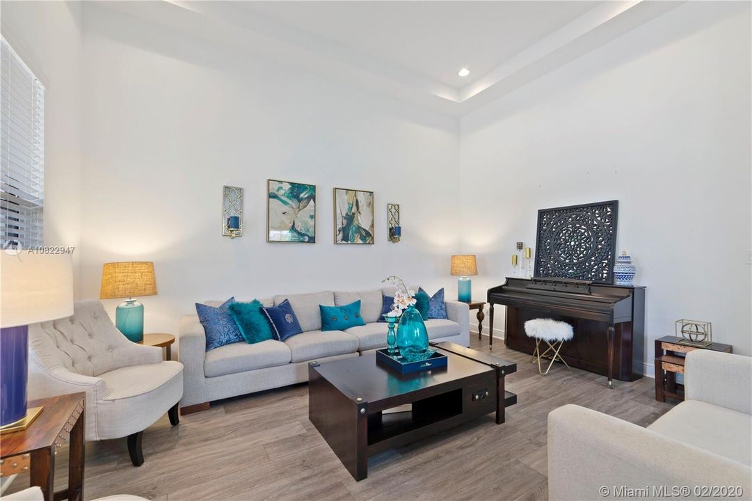 Recently Sold: $775,000 (4 beds, 3 baths, 2860 Square Feet)