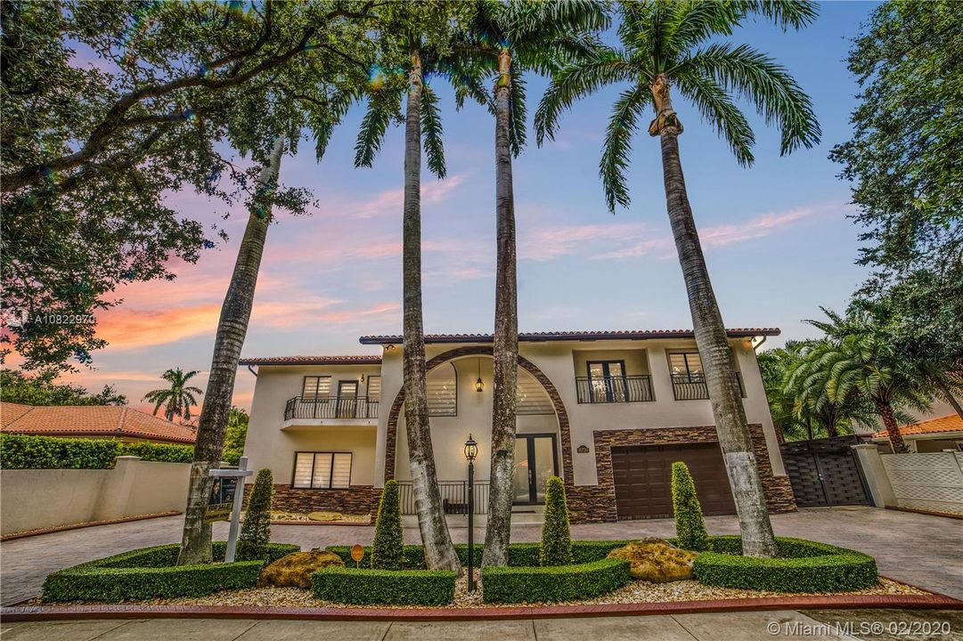 Recently Sold: $998,000 (6 beds, 5 baths, 4525 Square Feet)