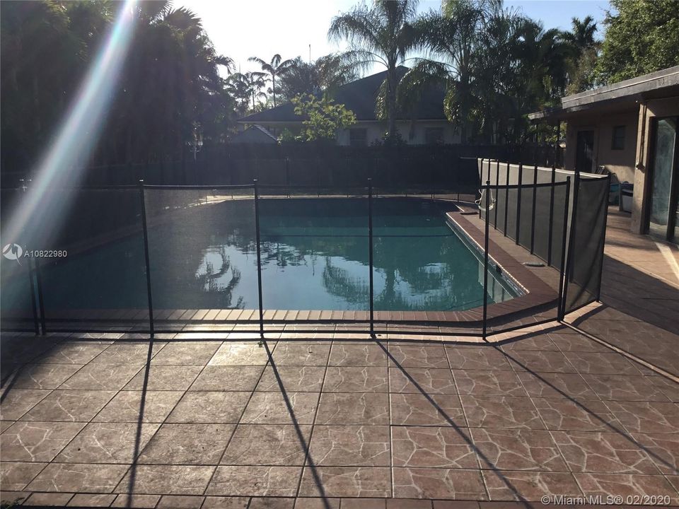Vendido Recientemente: $389,999 (4 camas, 2 baños, 1951 Pies cuadrados)