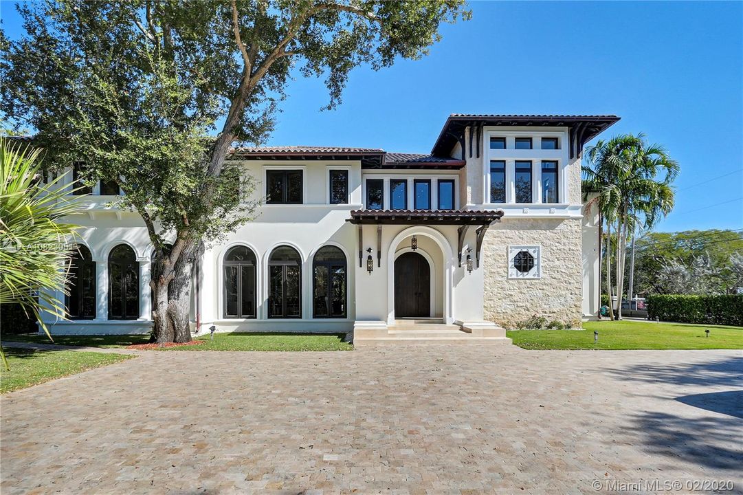 Recently Sold: $4,995,000 (7 beds, 8 baths, 7751 Square Feet)
