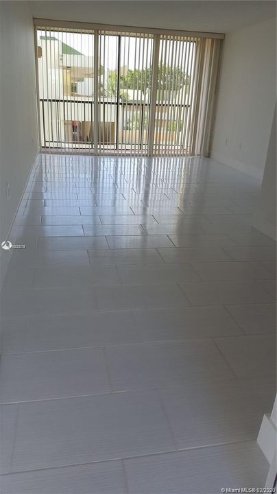 最近售出: $160,000 (1 贝兹, 1 浴室, 680 平方英尺)