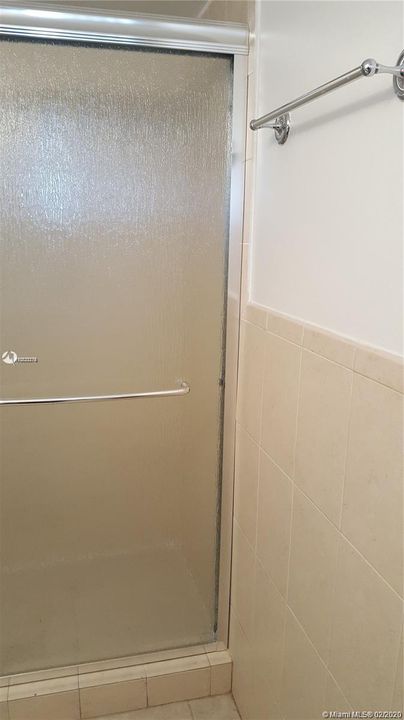 最近售出: $160,000 (1 贝兹, 1 浴室, 680 平方英尺)