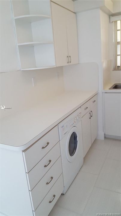 最近售出: $160,000 (1 贝兹, 1 浴室, 680 平方英尺)