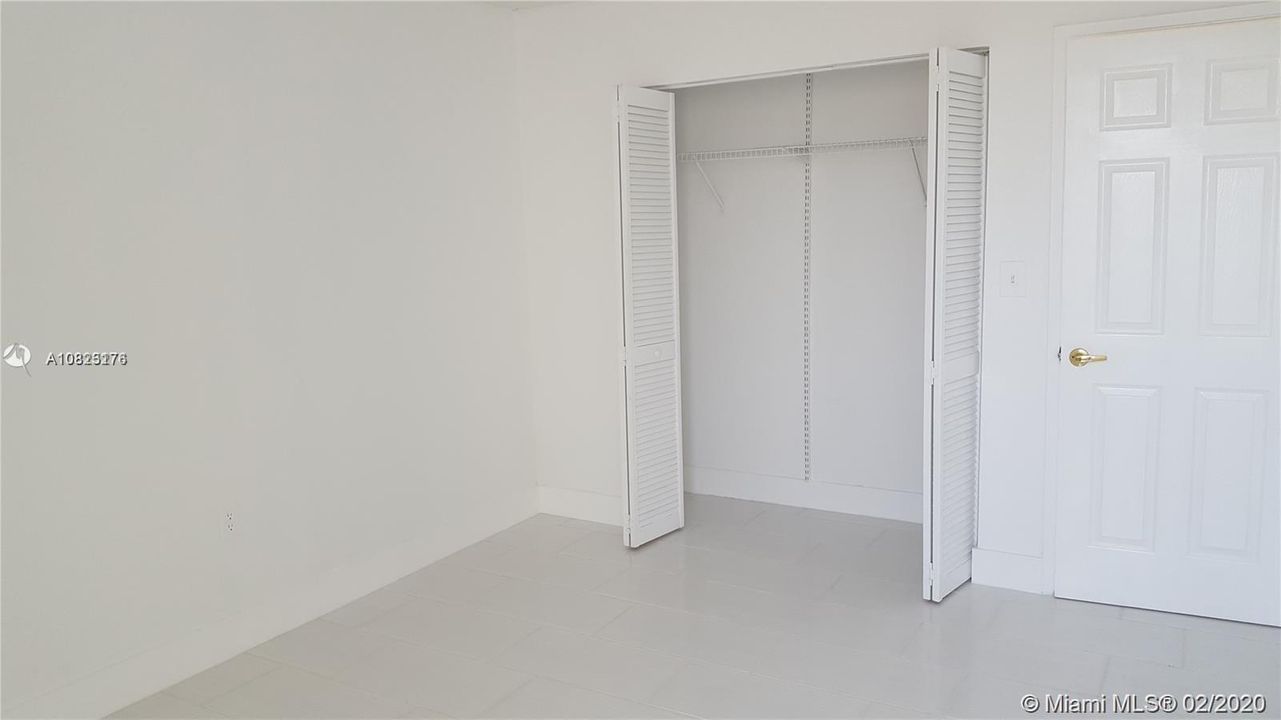 最近售出: $160,000 (1 贝兹, 1 浴室, 680 平方英尺)