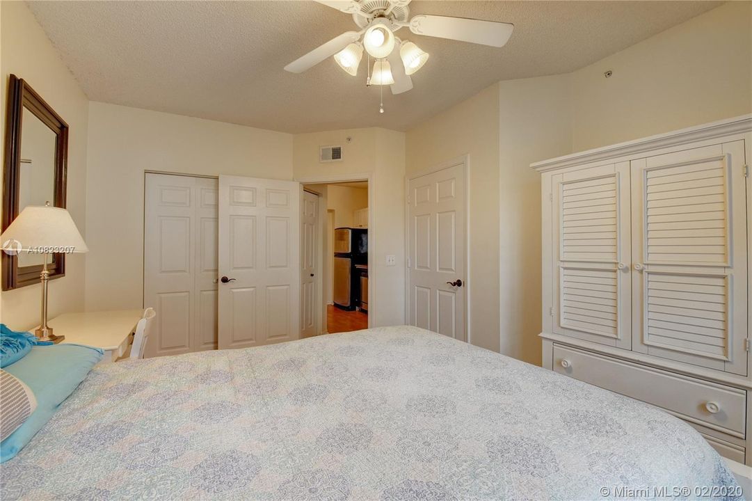 Recently Sold: $165,000 (1 beds, 1 baths, 696 Square Feet)