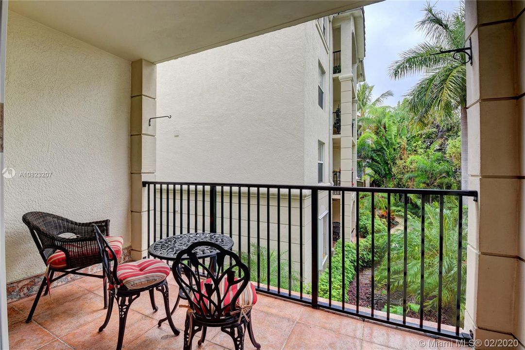 Recently Sold: $165,000 (1 beds, 1 baths, 696 Square Feet)