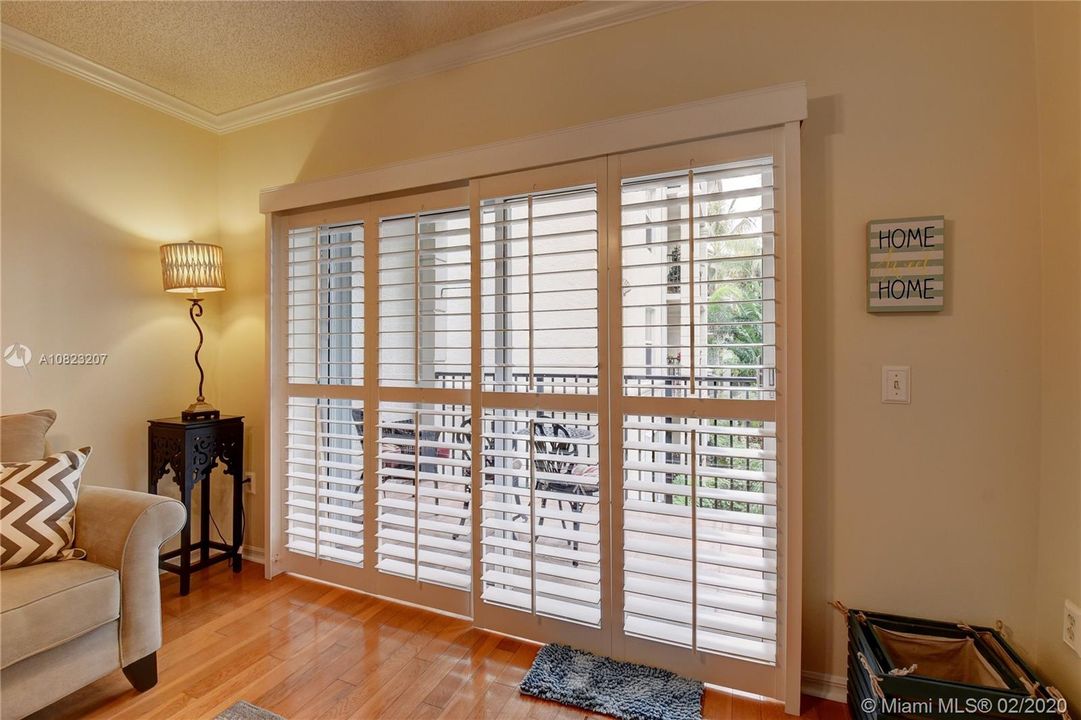 Recently Sold: $165,000 (1 beds, 1 baths, 696 Square Feet)