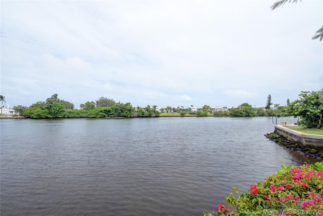 Recently Sold: $165,000 (1 beds, 1 baths, 696 Square Feet)