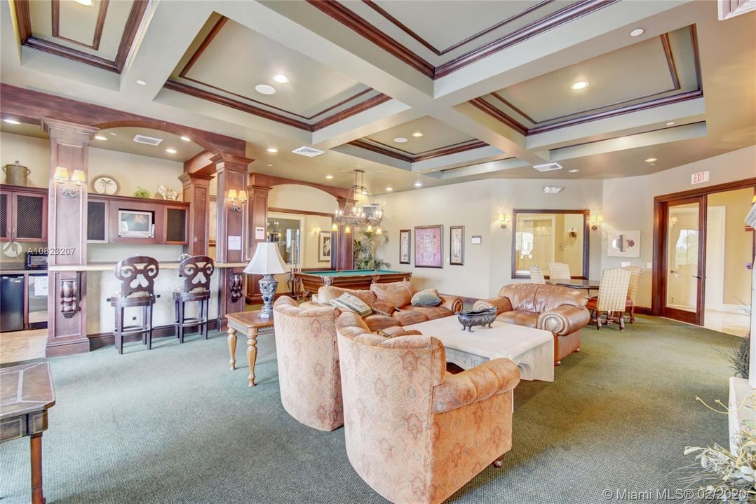 Recently Sold: $165,000 (1 beds, 1 baths, 696 Square Feet)