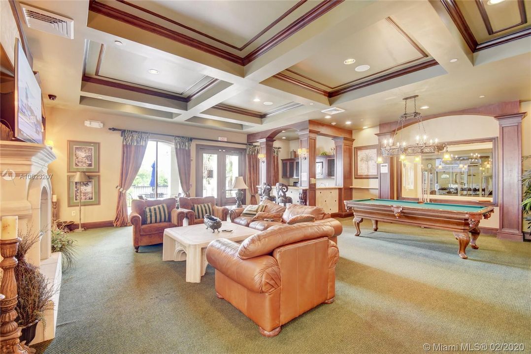 Recently Sold: $165,000 (1 beds, 1 baths, 696 Square Feet)