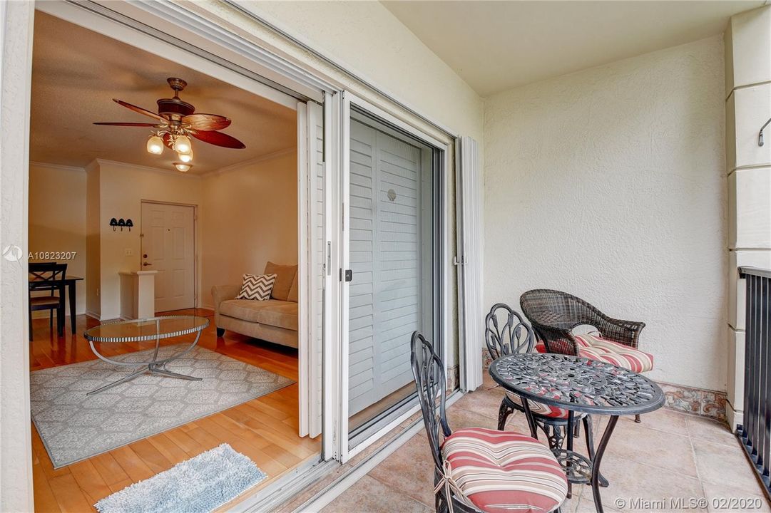 Recently Sold: $165,000 (1 beds, 1 baths, 696 Square Feet)
