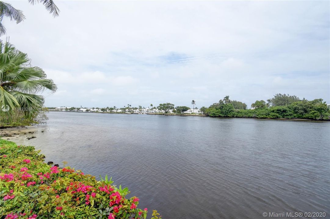 Recently Sold: $165,000 (1 beds, 1 baths, 696 Square Feet)