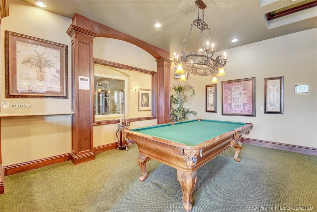Recently Sold: $165,000 (1 beds, 1 baths, 696 Square Feet)