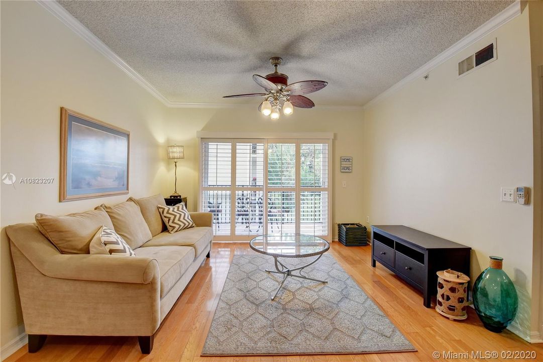 Recently Sold: $165,000 (1 beds, 1 baths, 696 Square Feet)