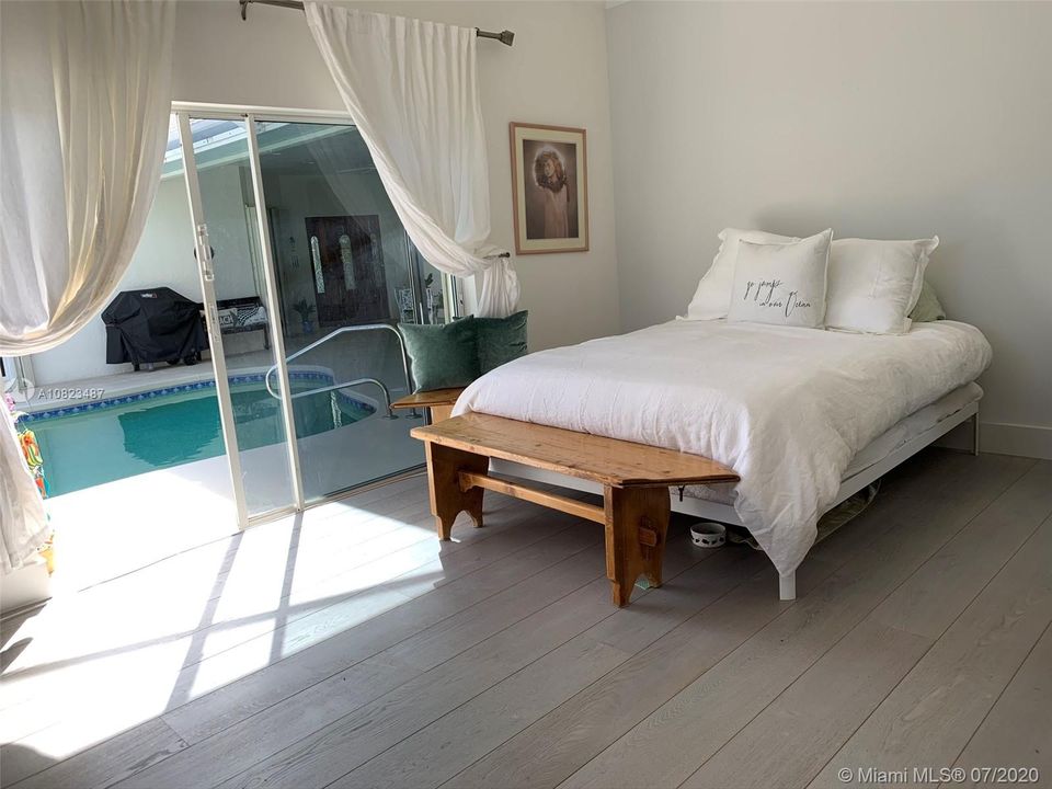 Recently Sold: $1,250,000 (4 beds, 3 baths, 2403 Square Feet)